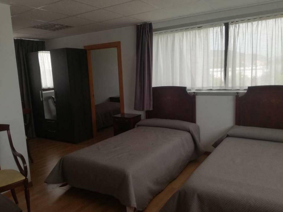 Pension La Espiga Pamplona Exteriör bild